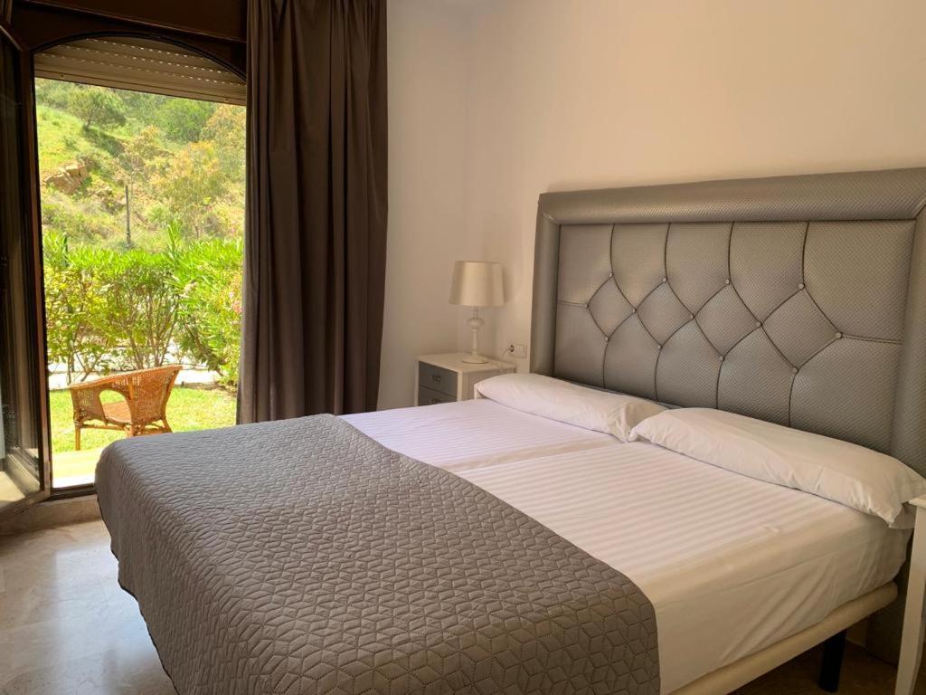 Apartamento Espacioso Muy Tranquilo Con Piscinas Y Jardines Cercano A La Playa Estepona Exteriör bild